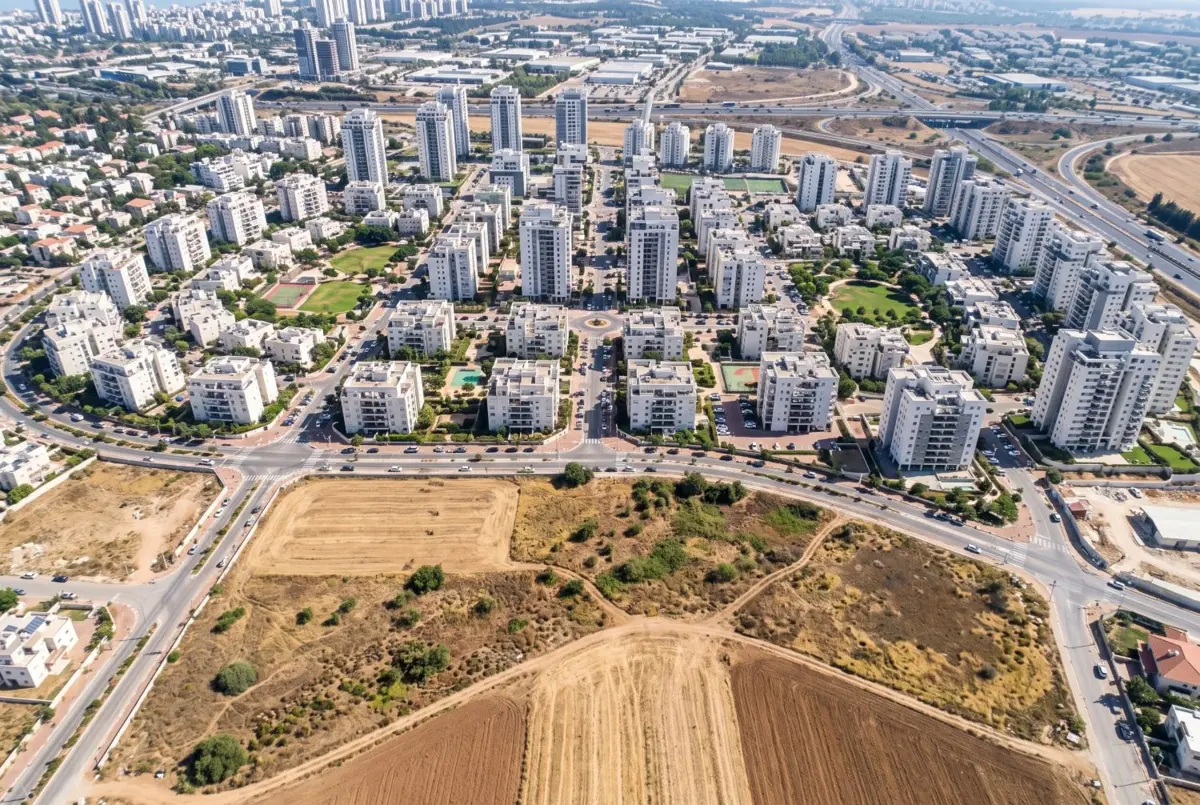 צילום אוויר מטושטש של אזור עירוני